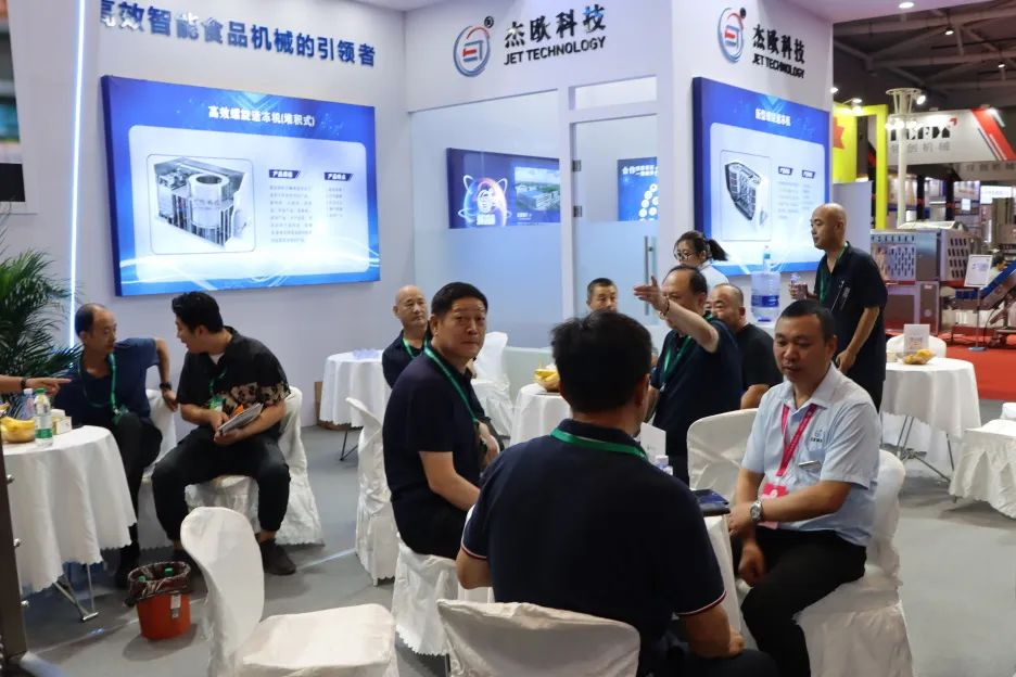 Exhibition Report 13